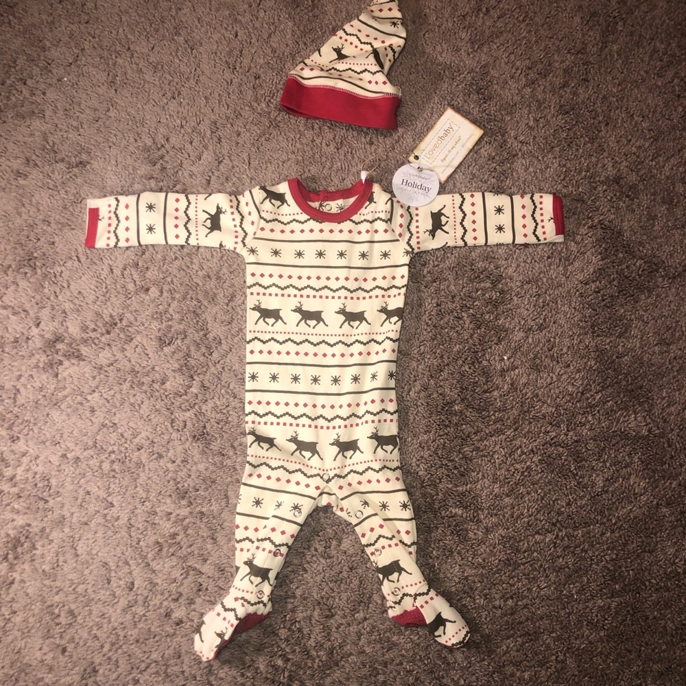 NWT LovedBaby Pajamas 0-3 Months Christmas Holiday Winter Santa Tree Night Foot